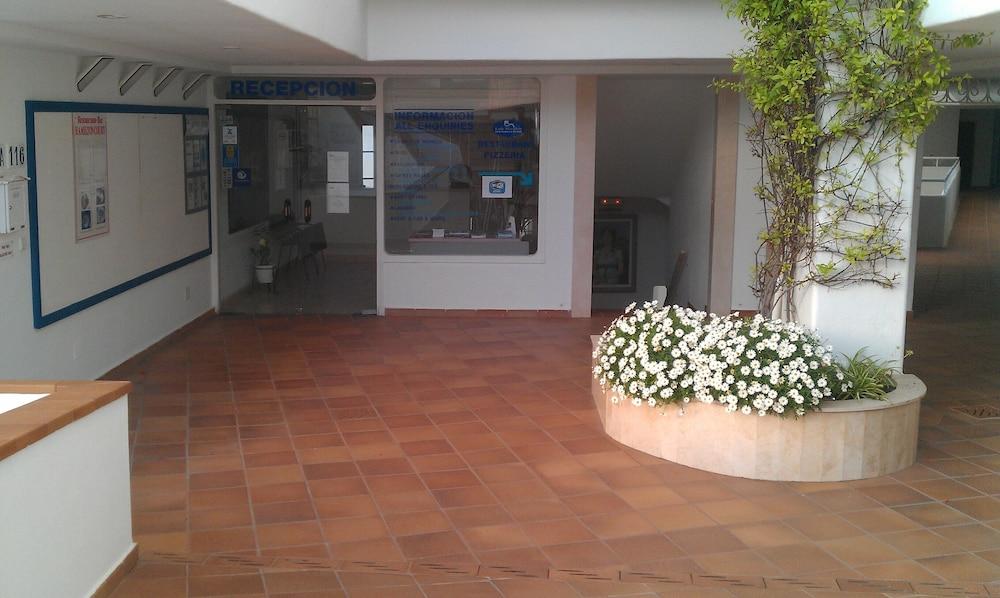 Aparthotel Hamilton Court Santo Tomás Esterno foto